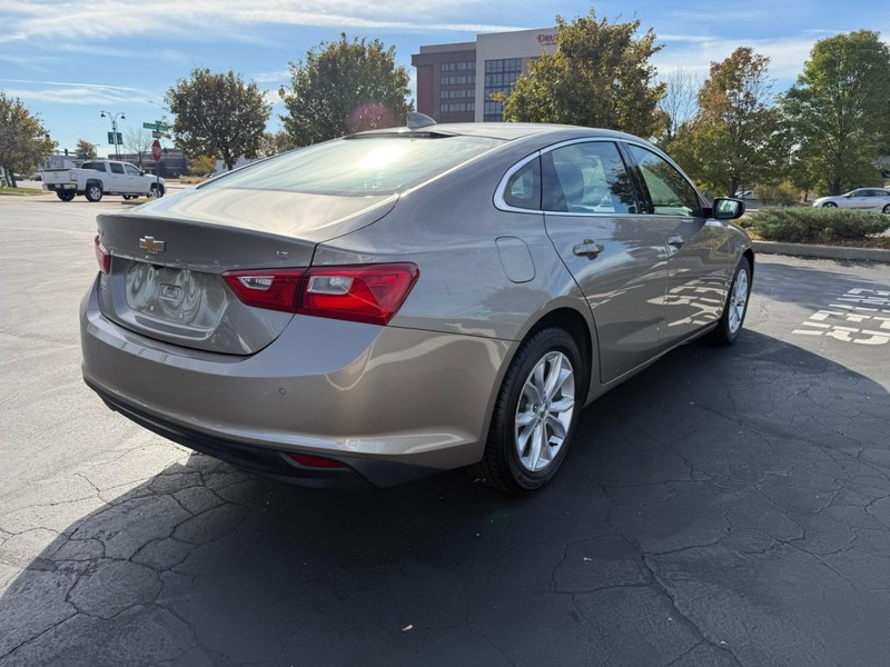 Chevrolet Malibu Vehicle Full-screen Gallery Image 8
