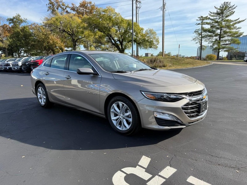 Chevrolet Malibu Vehicle Full-screen Gallery Image 9