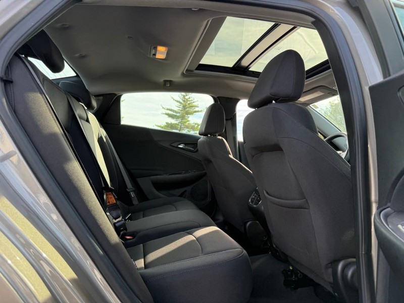 Chevrolet Malibu Vehicle Full-screen Gallery Image 11