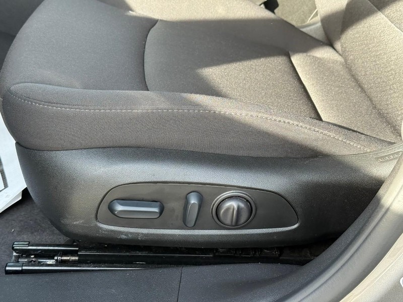 Chevrolet Malibu Vehicle Full-screen Gallery Image 18