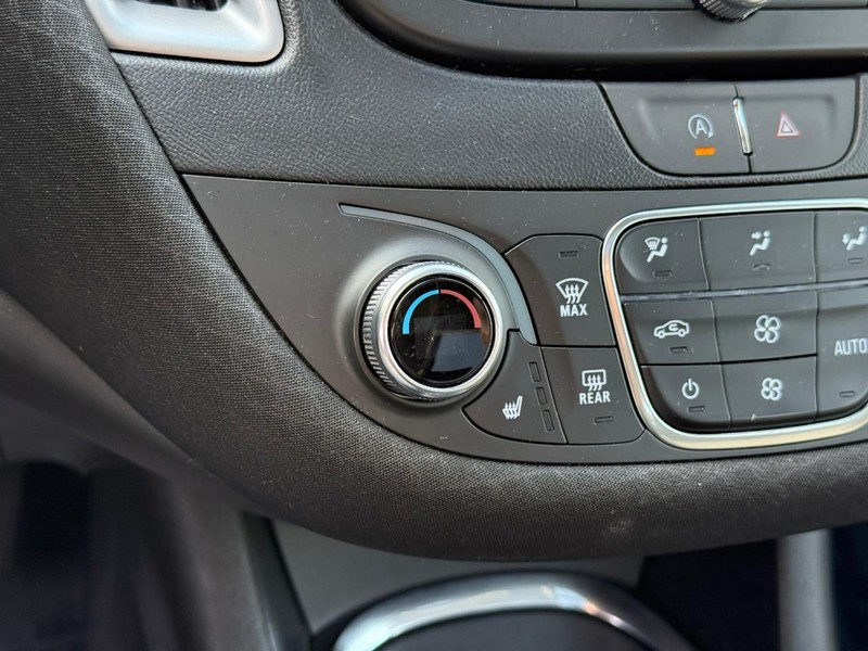 Chevrolet Malibu Vehicle Full-screen Gallery Image 23