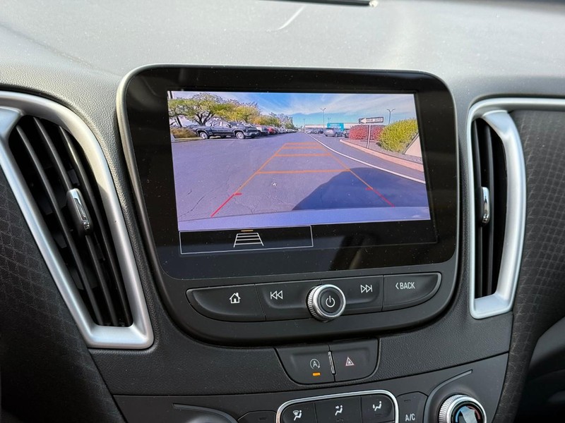 Chevrolet Malibu Vehicle Full-screen Gallery Image 24