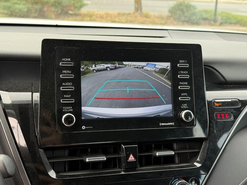 Toyota Camry Vehicle Full-screen Gallery Image 22