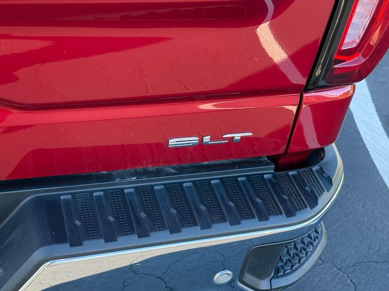 GMC Sierra 1500 Vehicle Full-screen Gallery Image 5