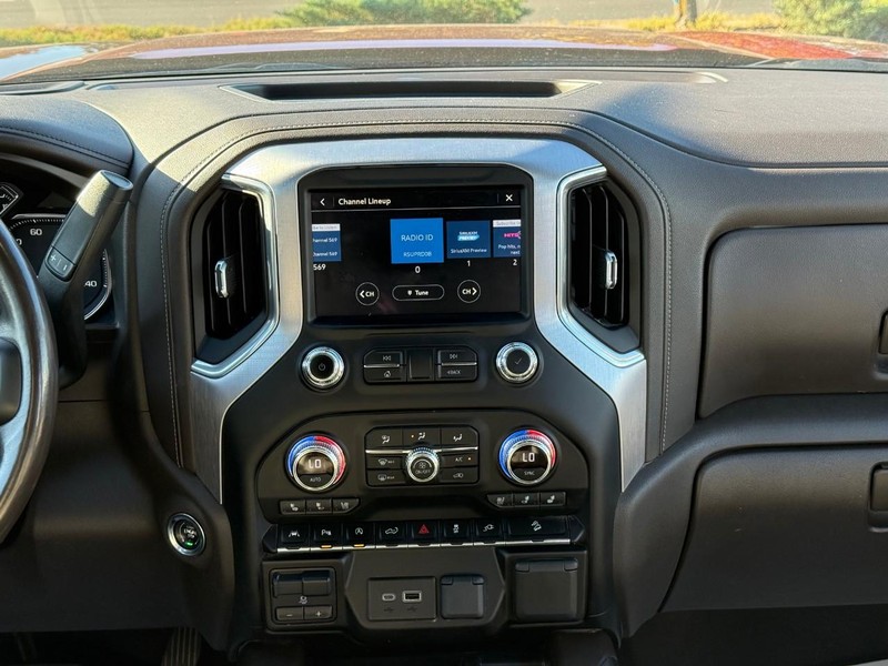 GMC Sierra 1500 Vehicle Full-screen Gallery Image 14