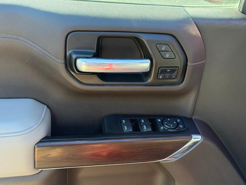 GMC Sierra 1500 Vehicle Full-screen Gallery Image 16