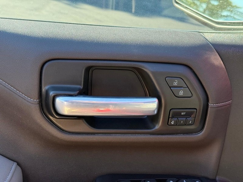 GMC Sierra 1500 Vehicle Full-screen Gallery Image 17