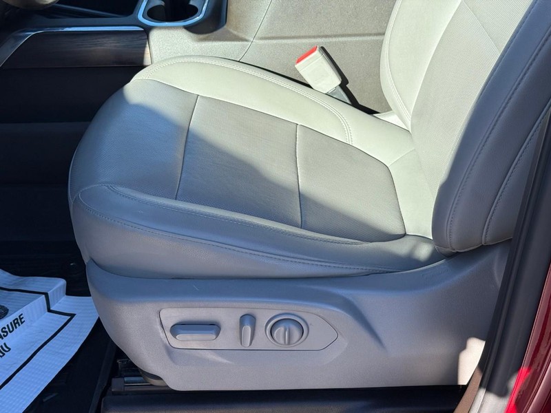 GMC Sierra 1500 Vehicle Full-screen Gallery Image 18