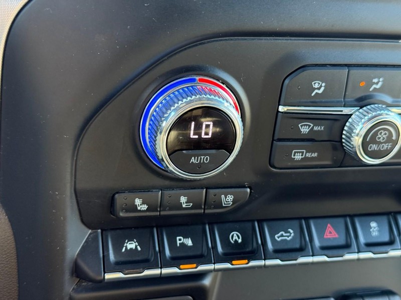 GMC Sierra 1500 Vehicle Full-screen Gallery Image 23