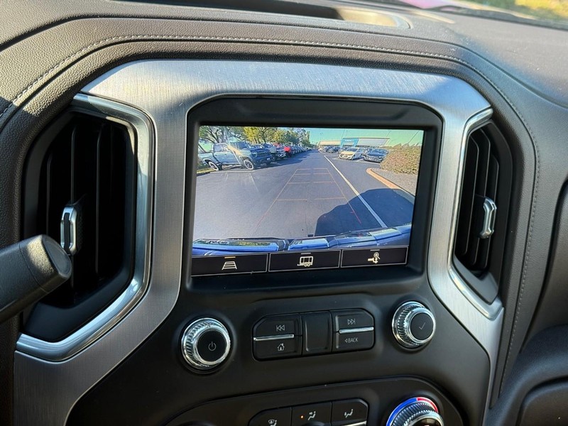 GMC Sierra 1500 Vehicle Full-screen Gallery Image 24