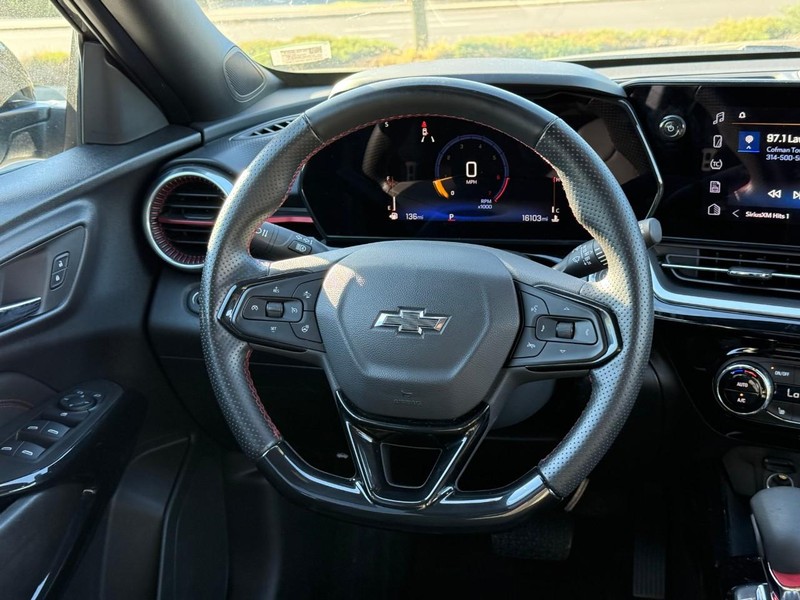 Chevrolet Trax Vehicle Full-screen Gallery Image 13