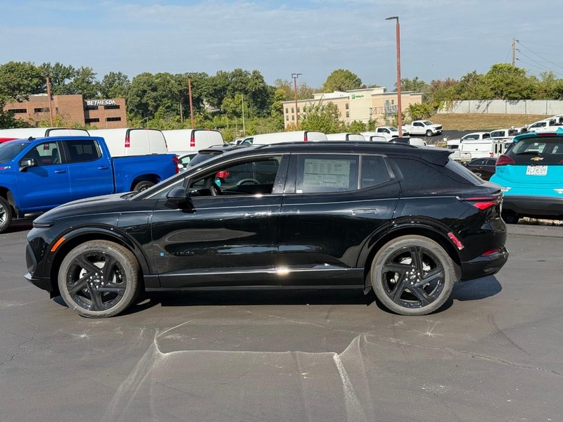 Chevrolet Equinox EV Vehicle Full-screen Gallery Image 2