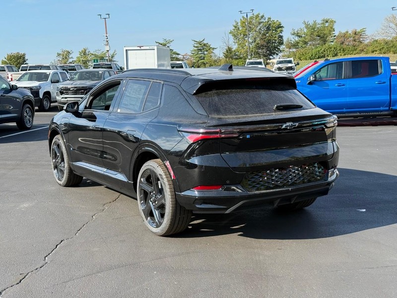 Chevrolet Equinox EV Vehicle Full-screen Gallery Image 3