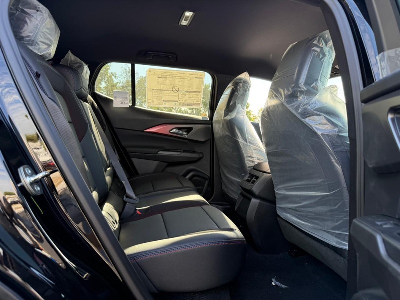 Chevrolet Equinox EV Vehicle Full-screen Gallery Image 6