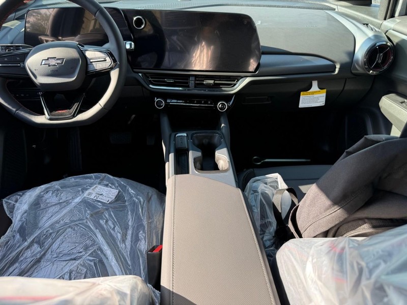 Chevrolet Equinox EV Vehicle Full-screen Gallery Image 7