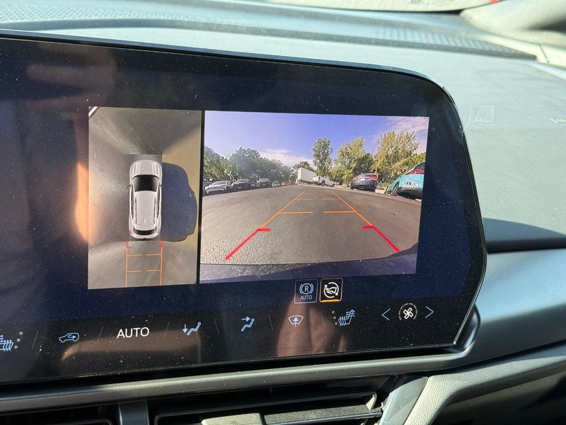 Chevrolet Equinox EV Vehicle Full-screen Gallery Image 16