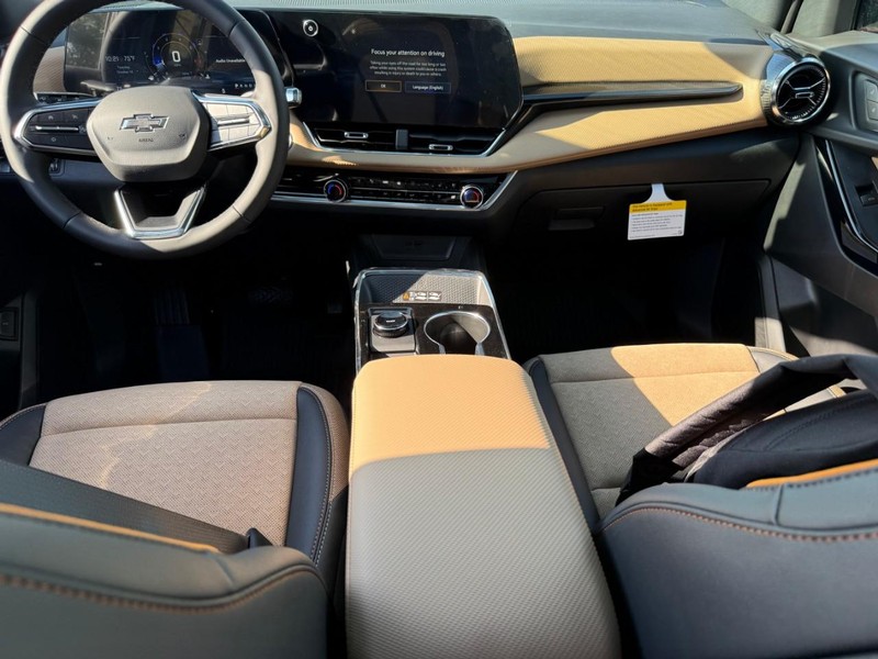 Chevrolet Equinox Vehicle Full-screen Gallery Image 6