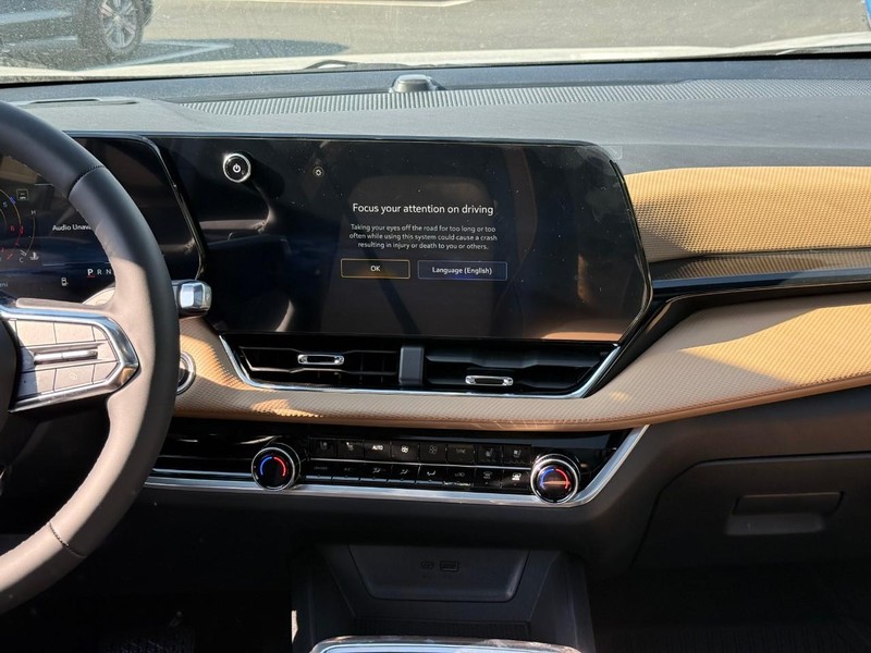 Chevrolet Equinox Vehicle Full-screen Gallery Image 8