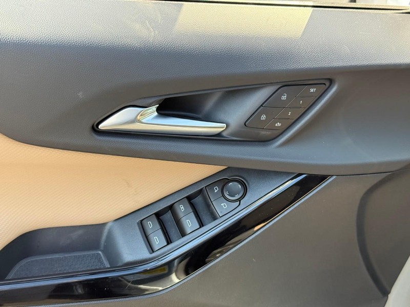 Chevrolet Equinox Vehicle Full-screen Gallery Image 10