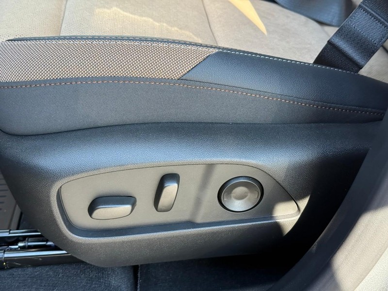 Chevrolet Equinox Vehicle Full-screen Gallery Image 13