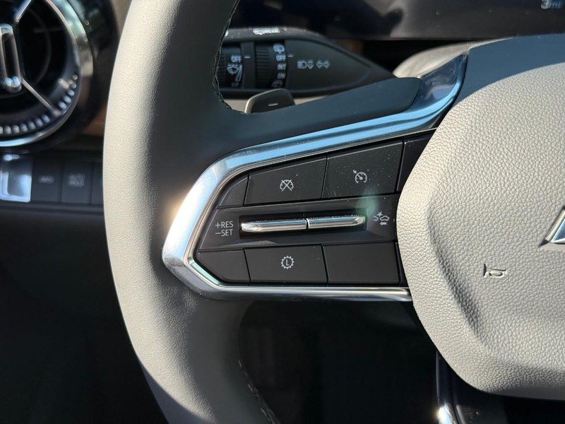 Chevrolet Equinox Vehicle Full-screen Gallery Image 14