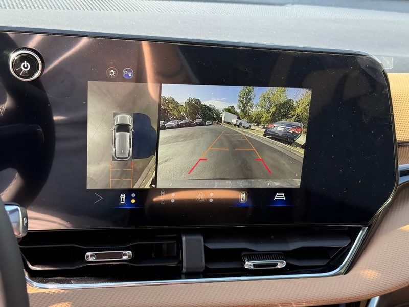 Chevrolet Equinox Vehicle Full-screen Gallery Image 16