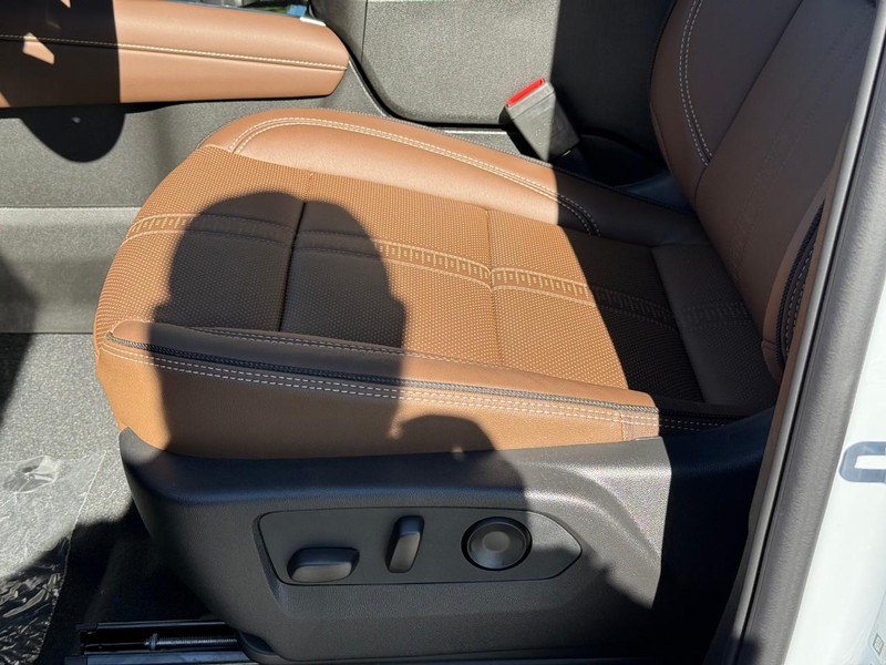 Chevrolet Tahoe Vehicle Full-screen Gallery Image 11