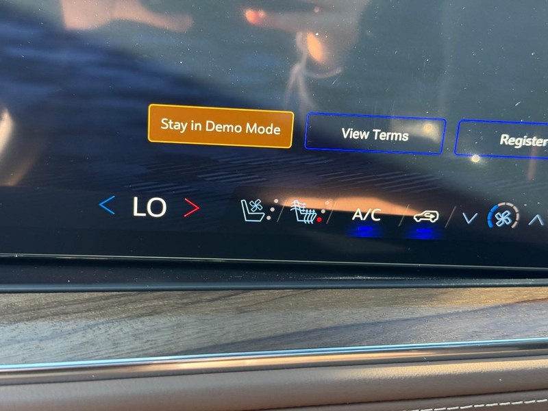 Chevrolet Tahoe Vehicle Full-screen Gallery Image 15