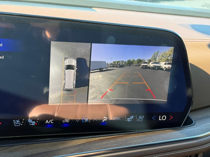 Chevrolet Tahoe Vehicle Full-screen Gallery Image 16