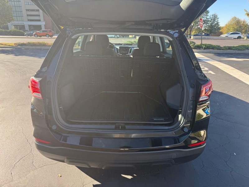 Chevrolet Equinox Vehicle Full-screen Gallery Image 5
