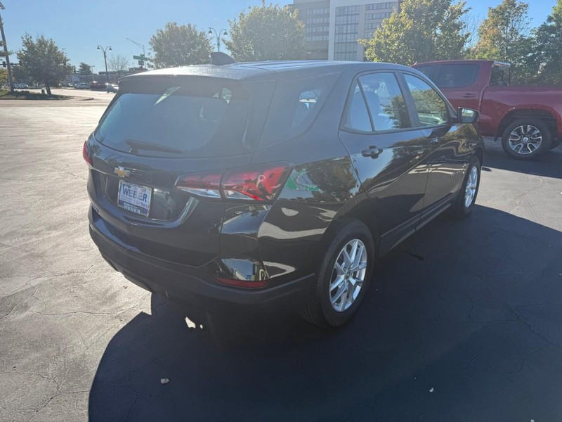 Chevrolet Equinox Vehicle Full-screen Gallery Image 7