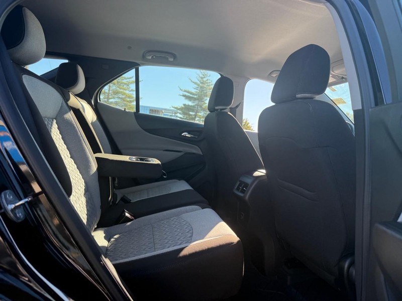 Chevrolet Equinox Vehicle Full-screen Gallery Image 10