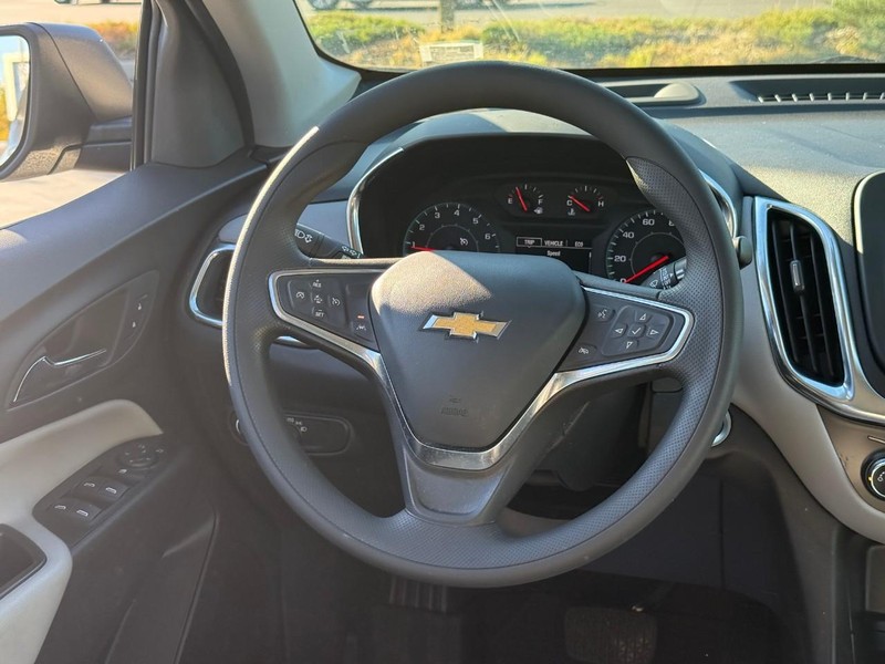 Chevrolet Equinox Vehicle Full-screen Gallery Image 12