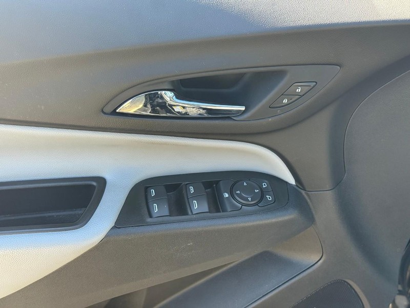 Chevrolet Equinox Vehicle Full-screen Gallery Image 15