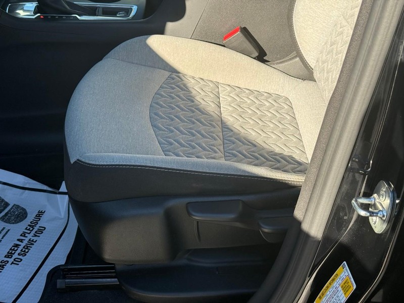 Chevrolet Equinox Vehicle Full-screen Gallery Image 16