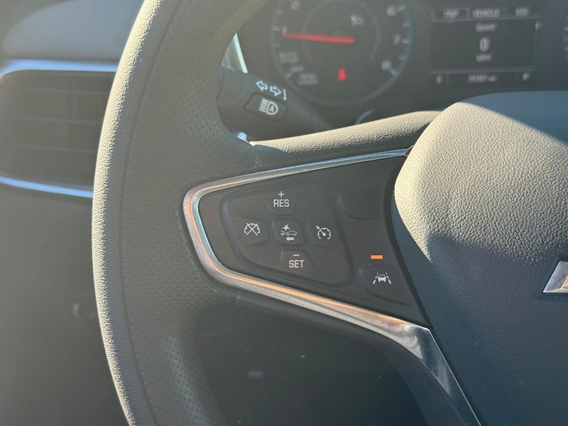 Chevrolet Equinox Vehicle Full-screen Gallery Image 17