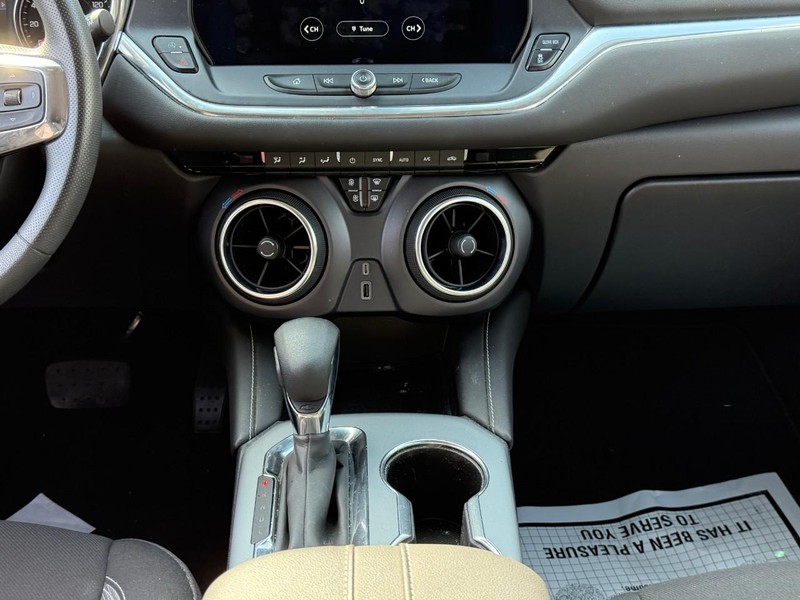 Chevrolet Blazer Vehicle Full-screen Gallery Image 15