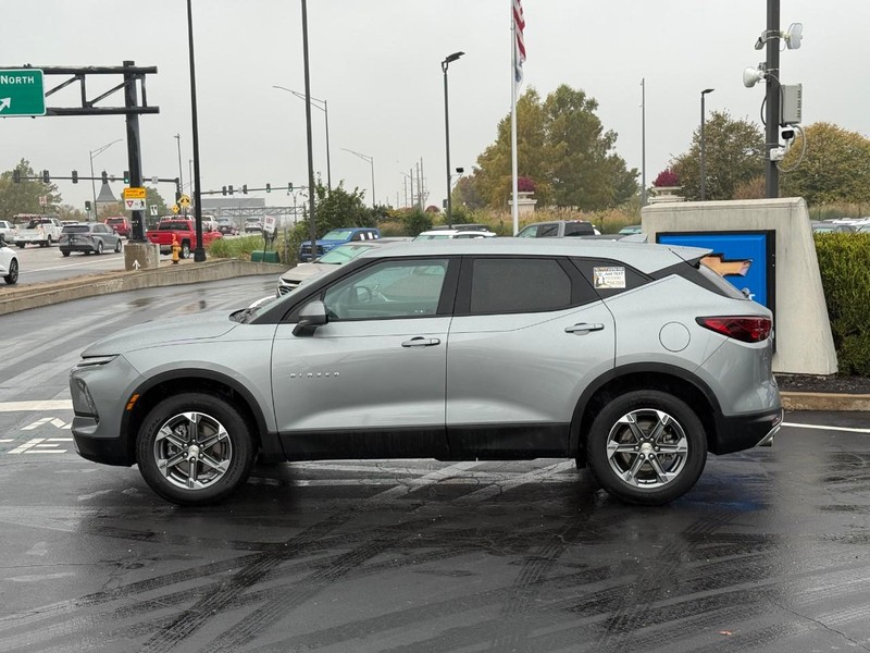 Chevrolet Blazer Vehicle Full-screen Gallery Image 2