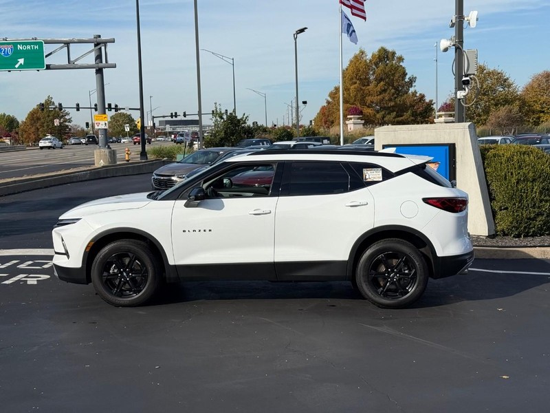 Chevrolet Blazer Vehicle Full-screen Gallery Image 2