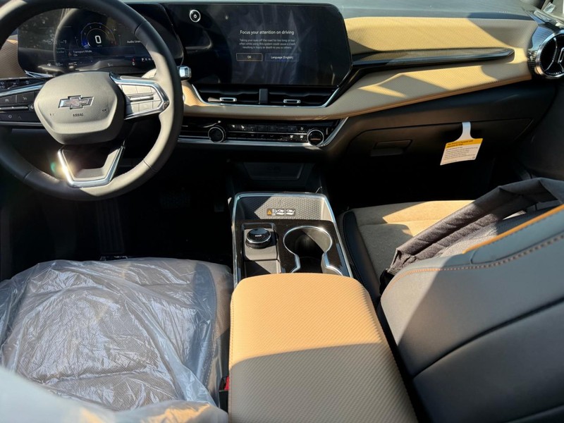 Chevrolet Equinox Vehicle Full-screen Gallery Image 6