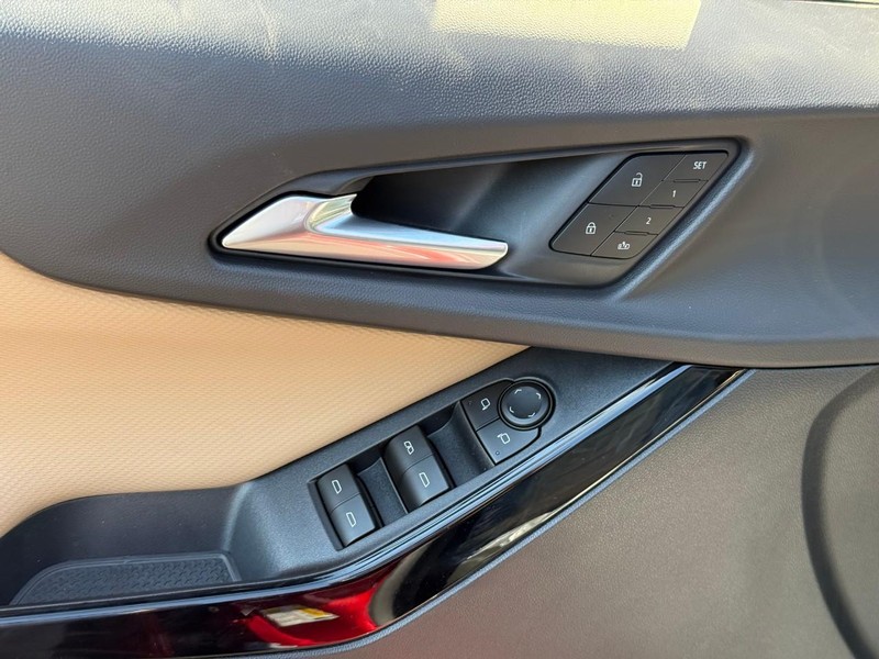 Chevrolet Equinox Vehicle Full-screen Gallery Image 10