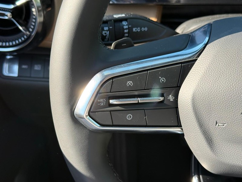 Chevrolet Equinox Vehicle Full-screen Gallery Image 12