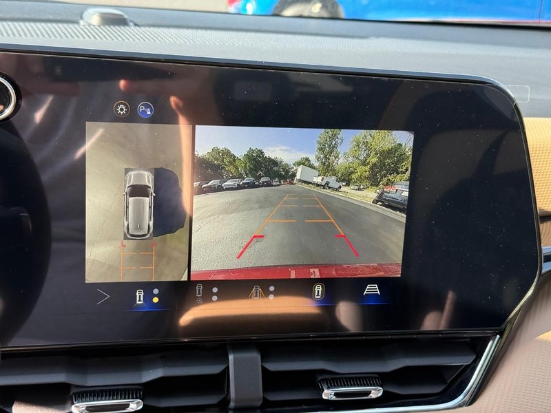 Chevrolet Equinox Vehicle Full-screen Gallery Image 14