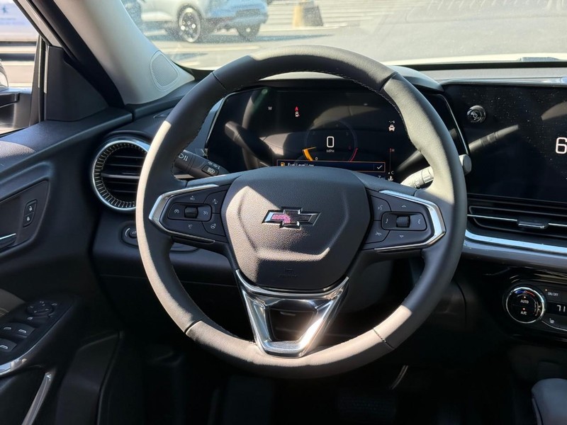 Chevrolet Trax Vehicle Full-screen Gallery Image 8