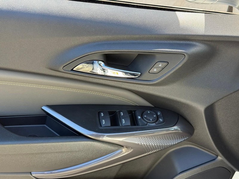 Chevrolet Trax Vehicle Full-screen Gallery Image 11