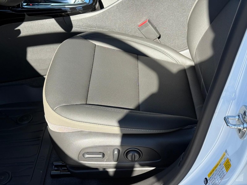 Chevrolet Trax Vehicle Full-screen Gallery Image 12