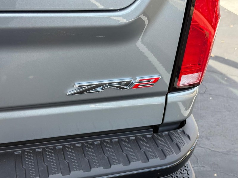 Chevrolet Silverado 2500HD Vehicle Full-screen Gallery Image 5