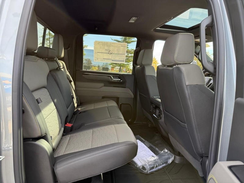 Chevrolet Silverado 2500HD Vehicle Full-screen Gallery Image 6