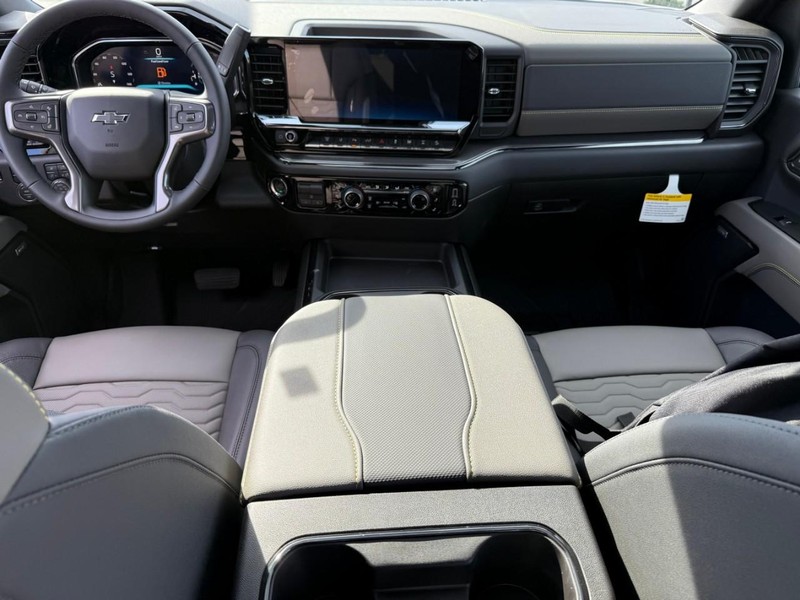 Chevrolet Silverado 2500HD Vehicle Full-screen Gallery Image 7