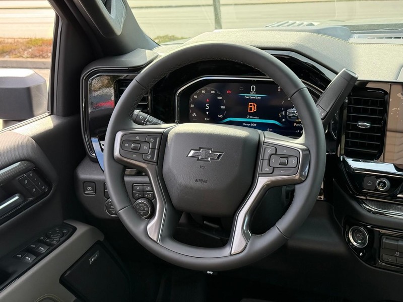 Chevrolet Silverado 2500HD Vehicle Full-screen Gallery Image 8